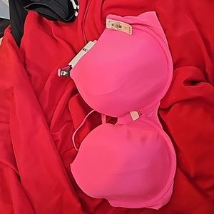 Victoria's Secret Naomi Forever Bra, 40D, NWT.